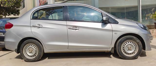 https://images10.gaadi.com/usedcar_image/4291880/original/82ab3320f535eda03d68e45cf17e18ba.jpeg?imwidth=6401