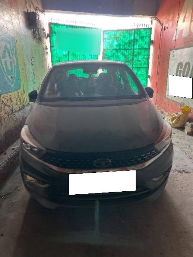 https://images10.gaadi.com/usedcar_image/4291910/original/processed_0d9f569a-f5de-47d8-b8f3-8cab2e3f56a8.jpg?imwidth=6402