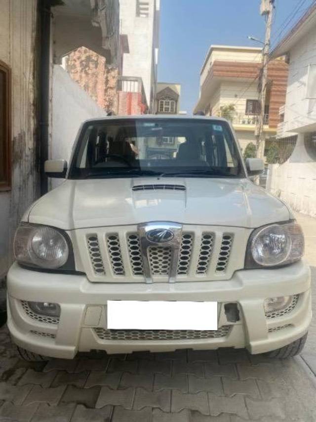 https://images10.gaadi.com/usedcar_image/4291995/original/processed_e11c2f6d-0a9b-4fc3-bc53-583e7b37f591.jpg?imwidth=6400