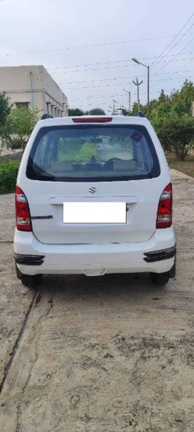 https://images10.gaadi.com/usedcar_image/4292016/original/processed_1e12a90f-fc4c-4153-a9cf-8d5f1e062036.jpg?imwidth=6401