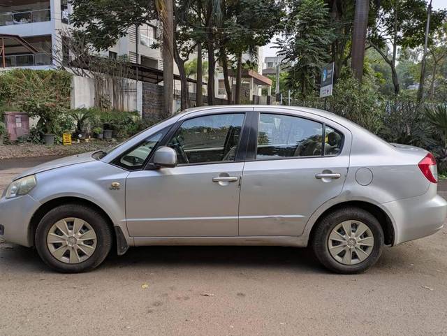 https://images10.gaadi.com/usedcar_image/4292057/original/processed_6c82bceff63fe330a77b1e8eb007f804.jpg?imwidth=6402