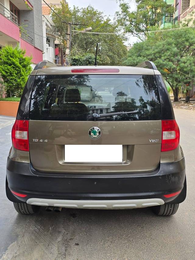 https://images10.gaadi.com/usedcar_image/4292136/original/processed_5477be00acb9375f216814f282dd55cf.jpg?imwidth=6402