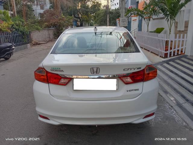 https://images10.gaadi.com/usedcar_image/4292165/original/processed_5514cc15e13ad1da52d3f546815383f6.jpg?imwidth=6402