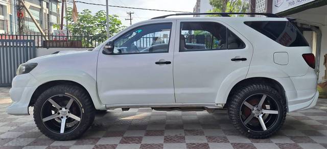 https://images10.gaadi.com/usedcar_image/4292180/original/processed_276707ef41dbf1acda12670a05820c41.jpg?imwidth=6402