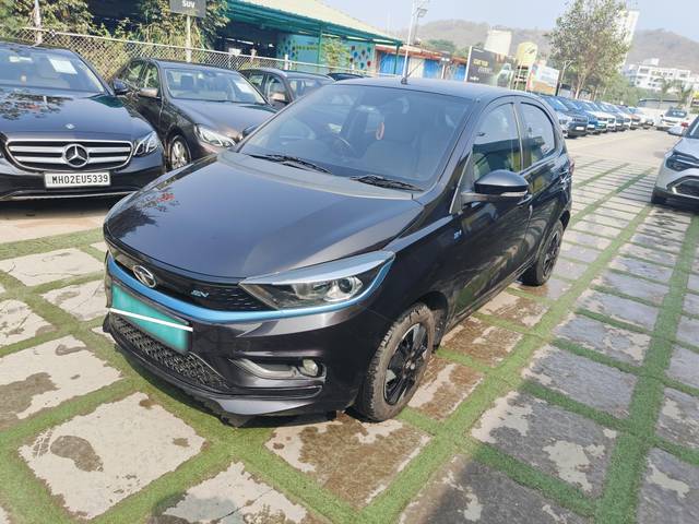 https://images10.gaadi.com/usedcar_image/4292217/original/processed_c1d68aced5e2181fca5049a43c9e435a.jpg?imwidth=6402