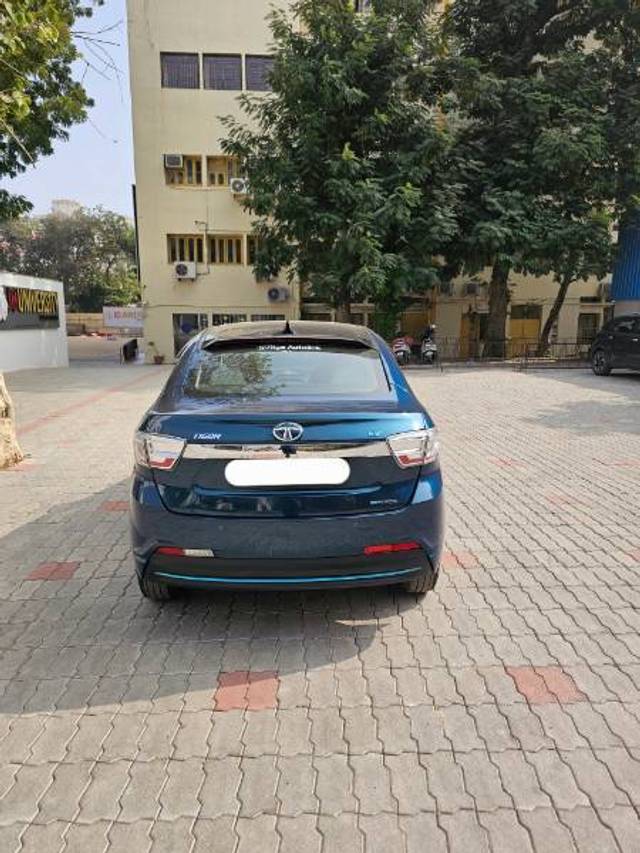 https://images10.gaadi.com/usedcar_image/4292236/original/d6e40b2dc56fa6e2b69f82fc2792357b.jpg?imwidth=6401