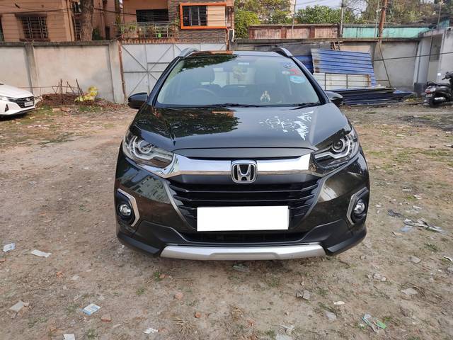 https://images10.gaadi.com/usedcar_image/4292269/original/processed_8da8596a2bc927a75d5aa48ac08eac26.jpg?imwidth=6400