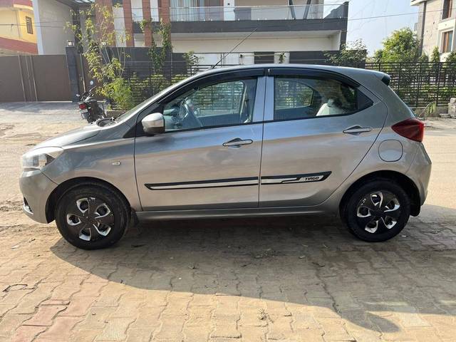 https://images10.gaadi.com/usedcar_image/4292300/original/processed_7905bfc65de4dcf66c70a6052053abbe.jpg?imwidth=6402