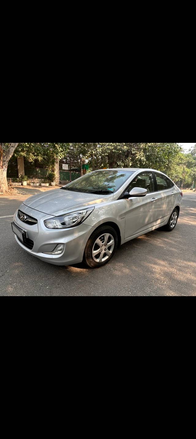 https://images10.gaadi.com/usedcar_image/4292303/original/e2a50975eb453e94f6b5fcea3685272f.jpg?imwidth=6402