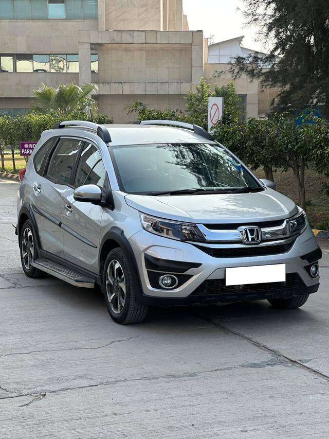 https://images10.gaadi.com/usedcar_image/4292392/original/processed_6deabb721d3c861a4e268fe504aa1bd1.jpg?imwidth=6400