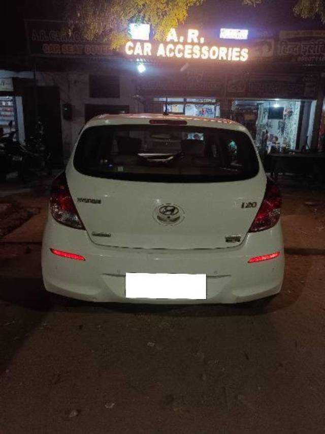 https://images10.gaadi.com/usedcar_image/4292459/original/processed_16226844-f468-4ec8-815e-3510d93b2460.jpg?imwidth=6402