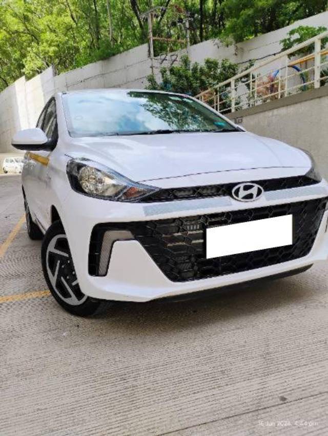 https://images10.gaadi.com/usedcar_image/4292494/original/processed_b772ce79-14fb-4d8a-98e4-85df742fcdae.jpg?imwidth=6400