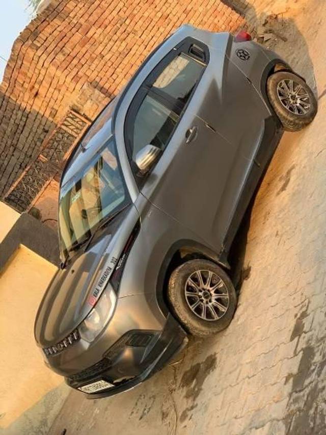 https://images10.gaadi.com/usedcar_image/4292605/original/processed_4b4bd016-d9d2-44d6-b751-1dccd58ca1cf.jpg?imwidth=6402