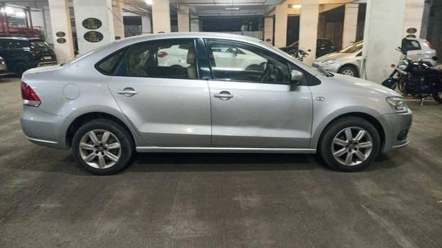 https://images10.gaadi.com/usedcar_image/4292632/original/processed_bb878d2c1ee6415c20b10a6833e406f9.jpg?imwidth=6401