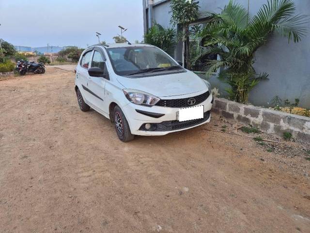 https://images10.gaadi.com/usedcar_image/4292665/original/processed_7295c694-0244-4ec7-ad98-7e9b55ad234b.jpg?imwidth=6400