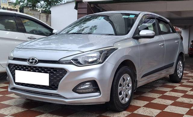 https://images10.gaadi.com/usedcar_image/4292684/original/processed_c689552760dfb41ffc275bc10b46bd16.jpg?imwidth=6400