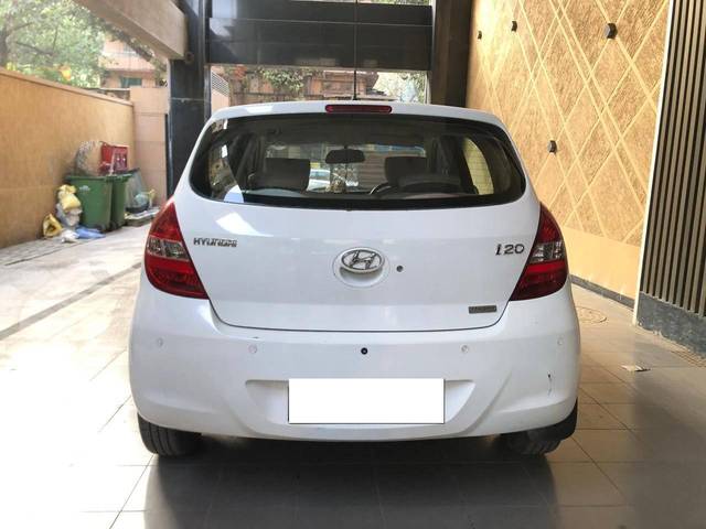 https://images10.gaadi.com/usedcar_image/4292733/original/processed_462b90e8f045971d9b537669935ace57.jpg?imwidth=6402