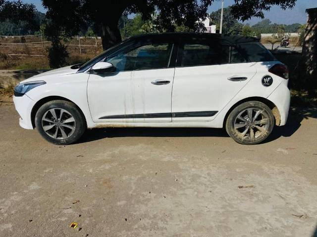 https://images10.gaadi.com/usedcar_image/4292791/original/processed_8f1bc0e8-ef4d-4542-a0ac-27e499338fd6.jpg?imwidth=6400