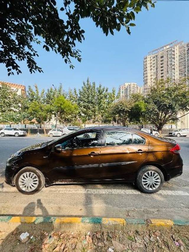 https://images10.gaadi.com/usedcar_image/4292797/original/48fdc04a5ddf02f6915cdce92b93e654.jpeg?imwidth=6402