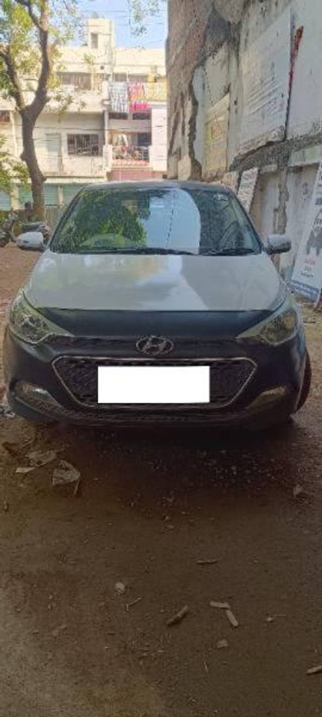 https://images10.gaadi.com/usedcar_image/4292903/original/processed_adfa9838-dd41-4725-b4e9-09b437ed83b5.jpg?imwidth=6400