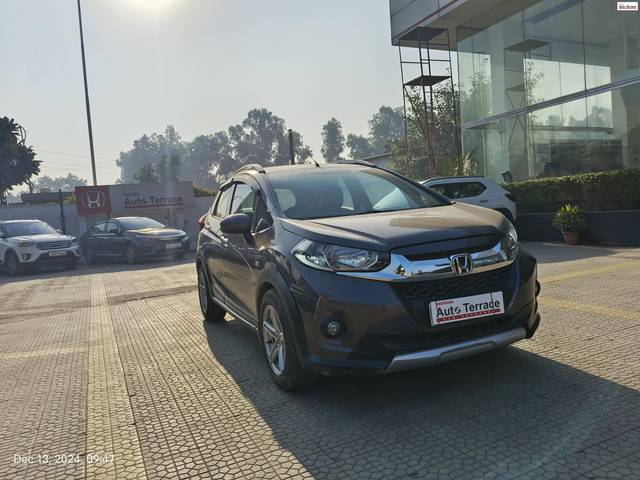 https://images10.gaadi.com/usedcar_image/4292917/original/6494487467a9999f82400cb08672dd13.jpg?imwidth=6400