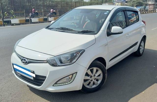 https://images10.gaadi.com/usedcar_image/4293044/original/processed_0f49b9c2a42c4f0c2332316ef52973de.jpg?imwidth=6400