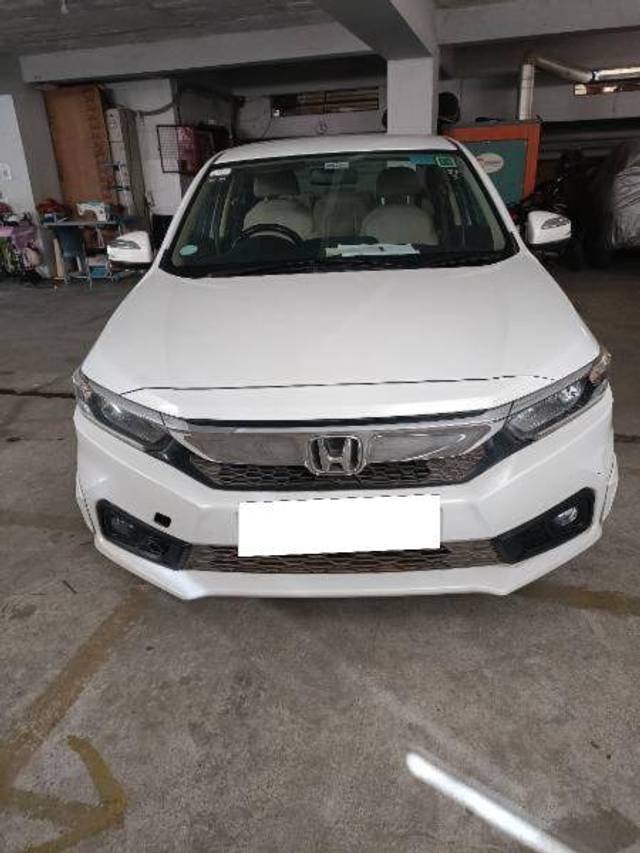 https://images10.gaadi.com/usedcar_image/4293058/original/71ef0d53dde876e132936173c3c21671.jpg?imwidth=6402