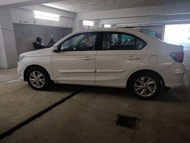 https://images10.gaadi.com/usedcar_image/4293058/original/d0992448aa37e395f2c739fe40aec1c0.jpg?imwidth=6401