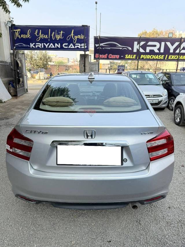 https://images10.gaadi.com/usedcar_image/4293106/original/processed_0399b663bc6d481edd52c216c862f5d8.jpg?imwidth=6402