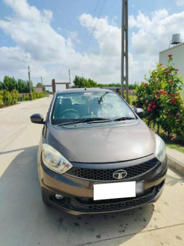 https://images10.gaadi.com/usedcar_image/4293109/original/processed_7c331f8b-417f-4e7a-b8e9-2caadfc1a883.jpg?imwidth=6402