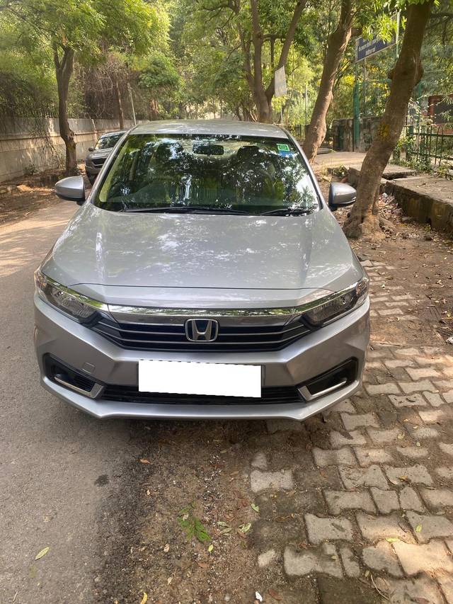 https://images10.gaadi.com/usedcar_image/4293151/original/processed_72b44bd3b0636b0e1128df756f078fb2.jpg?imwidth=6402