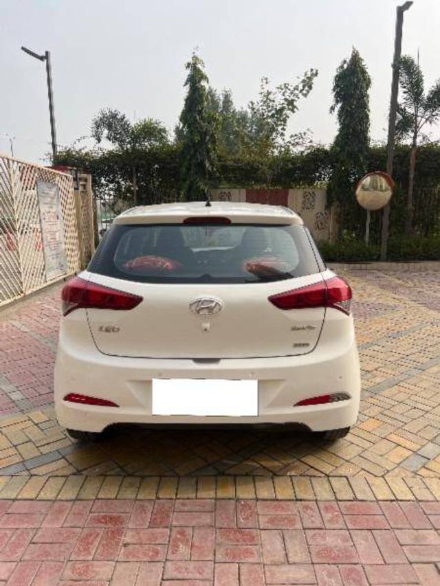 https://images10.gaadi.com/usedcar_image/4293172/original/0229ff01ee63674e08835d4f4c715280.jpg?imwidth=6401