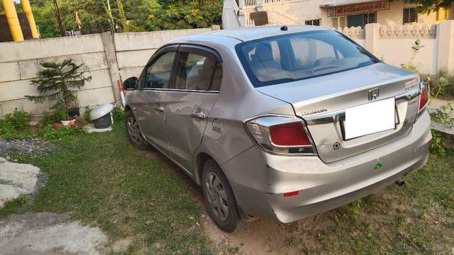 https://images10.gaadi.com/usedcar_image/4293182/original/processed_231fde68-3060-499f-9a39-254cd4800d6b.jpg?imwidth=6402