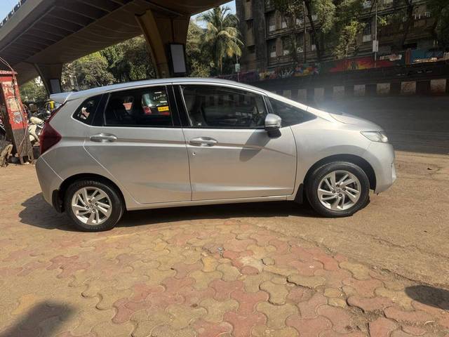 https://images10.gaadi.com/usedcar_image/4293235/original/processed_271b851d1a15a0dad79d72ead905f001.jpg?imwidth=6401