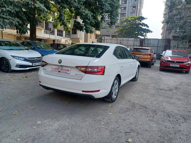 https://images10.gaadi.com/usedcar_image/4293309/original/processed_5040ada9a11225afa19c9588170e574e.jpeg?imwidth=6402