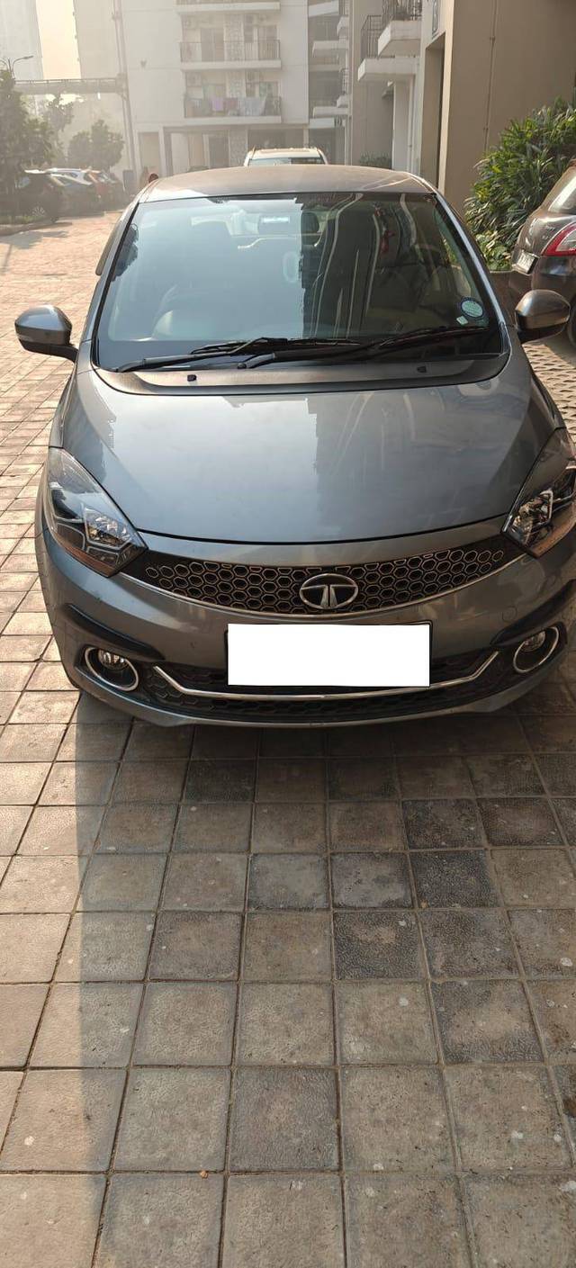 https://images10.gaadi.com/usedcar_image/4293314/original/87f75acd8972b509968478b725cd827e.jpg?imwidth=6401