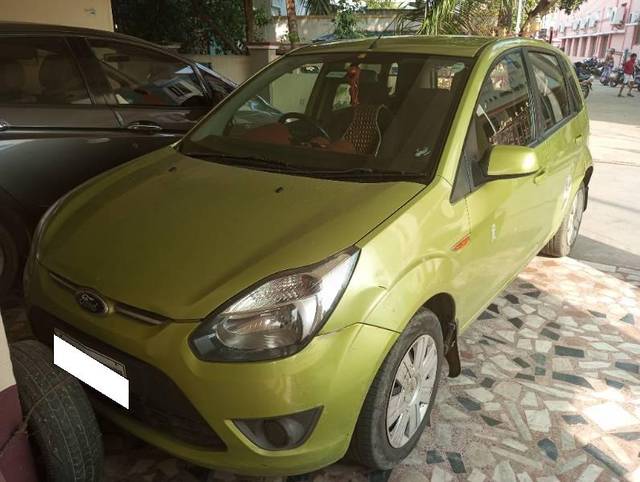 https://images10.gaadi.com/usedcar_image/4293320/original/processed_ece6aee1-75d5-4d10-9808-c36bbabbaab3.jpg?imwidth=6400