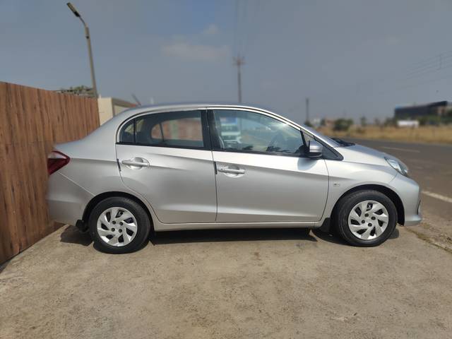 https://images10.gaadi.com/usedcar_image/4293397/original/de3218840ce1ebd1b64d36a25b3842f3.jpg?imwidth=6401