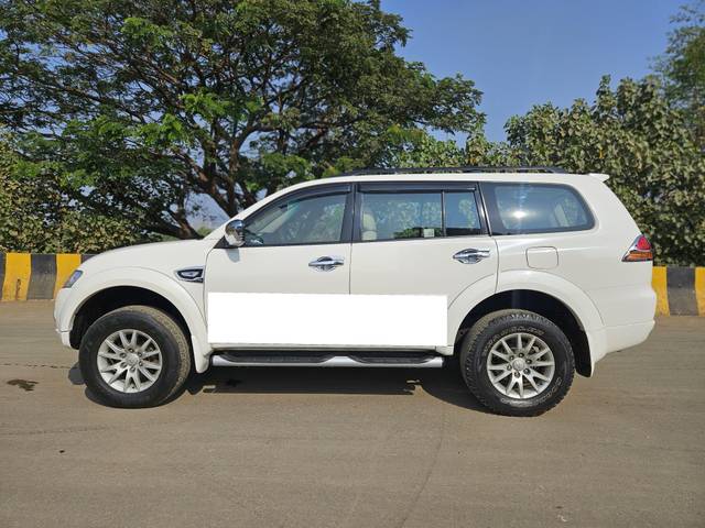 https://images10.gaadi.com/usedcar_image/4293471/original/processed_be9b2ac5c464b3f0f93a55af90f9410c.jpg?imwidth=6402