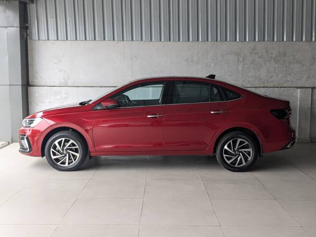 https://images10.gaadi.com/usedcar_image/4293582/original/8c973bfd1e98572e0a23d316e92a1834.jpg?imwidth=6402