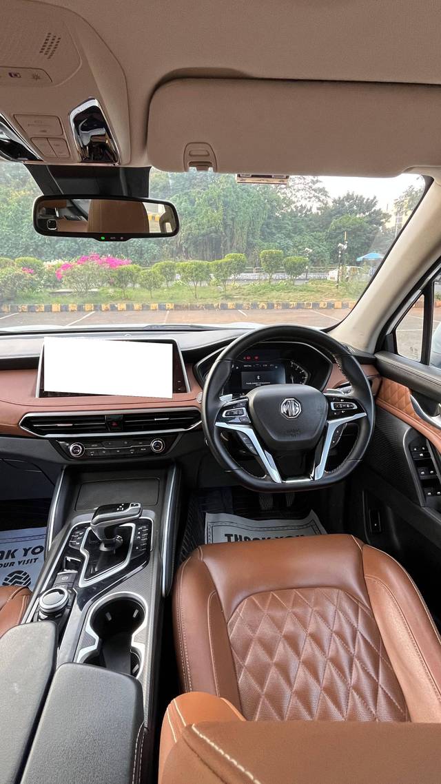 https://images10.gaadi.com/usedcar_image/4293640/original/processed_be1699291475640acb4536a6f550a194.jpg?imwidth=6401