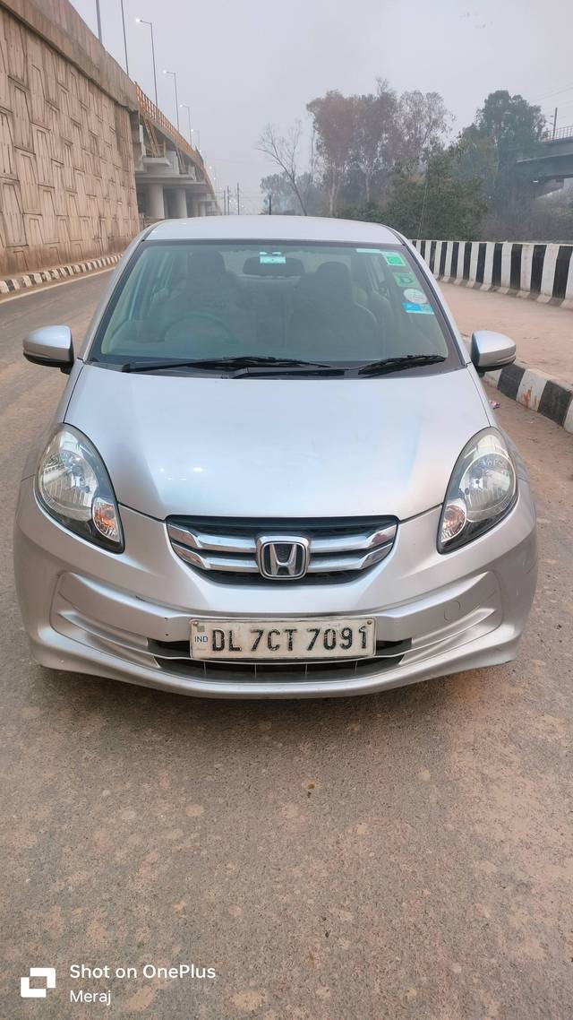 https://images10.gaadi.com/usedcar_image/4293678/original/processed_5d3dac1abc056cbc7fb1787df9e3df2e.jpg?imwidth=6400