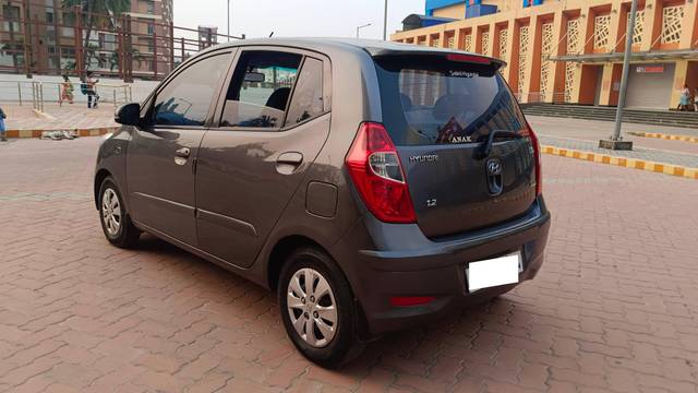 https://images10.gaadi.com/usedcar_image/4293698/original/processed_8c936966432ff48052d789d6daa83fb1.jpg?imwidth=6402