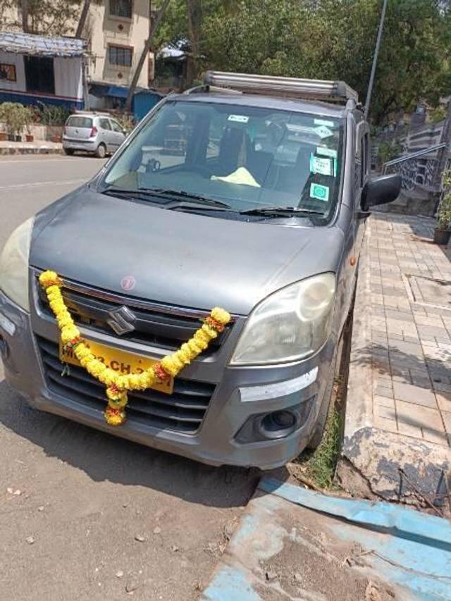 https://images10.gaadi.com/usedcar_image/4293834/original/processed_ce7cc424-68a7-42d9-8500-6151eb5d0cc7.jpg?imwidth=6400