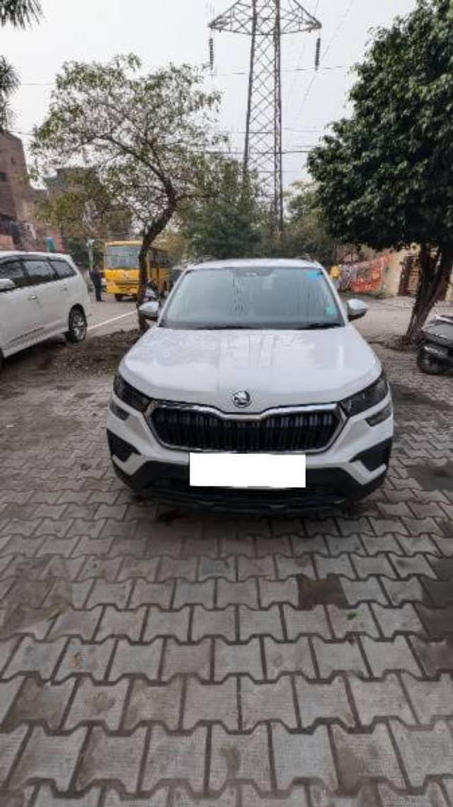 https://images10.gaadi.com/usedcar_image/4293943/original/processed_957eb42c-8c70-45b7-9e72-a552d2f9977c.jpg?imwidth=6400