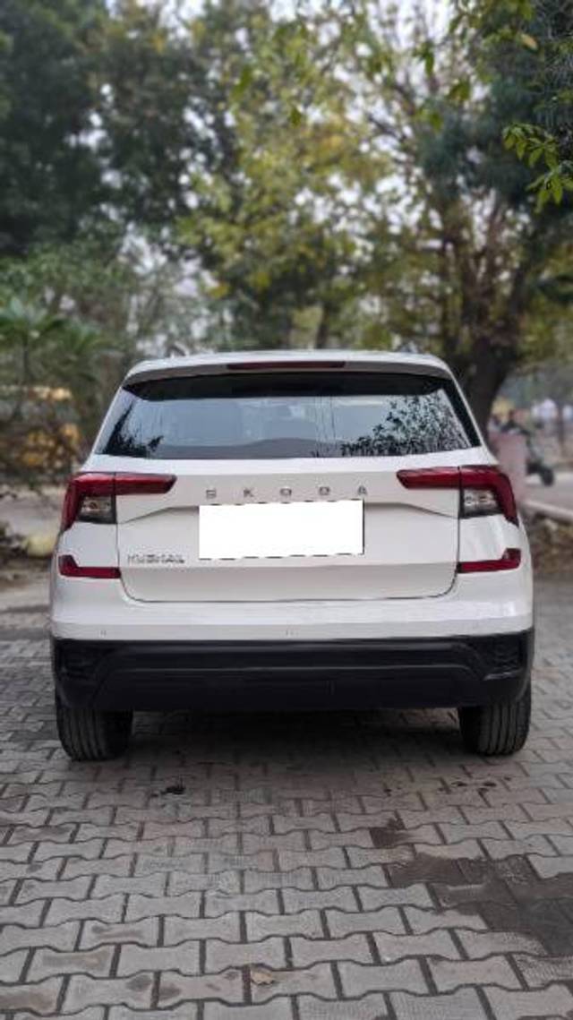 https://images10.gaadi.com/usedcar_image/4293943/original/processed_a5b670e2-286a-4853-9392-b8466e793a76.jpg?imwidth=6402