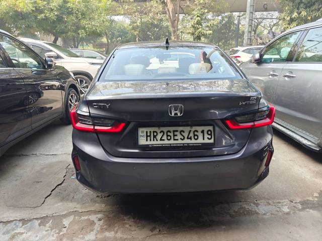 https://images10.gaadi.com/usedcar_image/4293980/original/processed_72a46315a21e6232e4340dd4e0d330a9.jpg?imwidth=6402