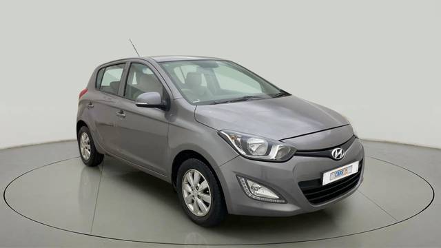 https://images10.gaadi.com/usedcar_image/4294041/original/bcdd87ae4384569cc32b0037ae6f2d91.jpg?imwidth=6400