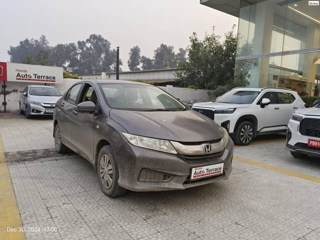 https://images10.gaadi.com/usedcar_image/4294044/original/103e4f19ad93b71de00e577b127a5033.jpg?imwidth=6400