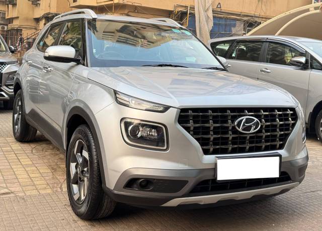 https://images10.gaadi.com/usedcar_image/4294046/original/processed_31d470f10c0662584d13821aed1cccc8.jpg?imwidth=6401